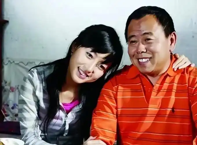 回顾潘长江女儿潘阳拍戏不成嫁10亿富豪婚后带儿子长住娘家