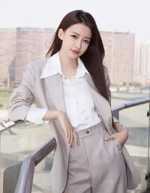 原创孙怡笑起来非常吸引人萦绕在心头无法抹去要多多营业哦