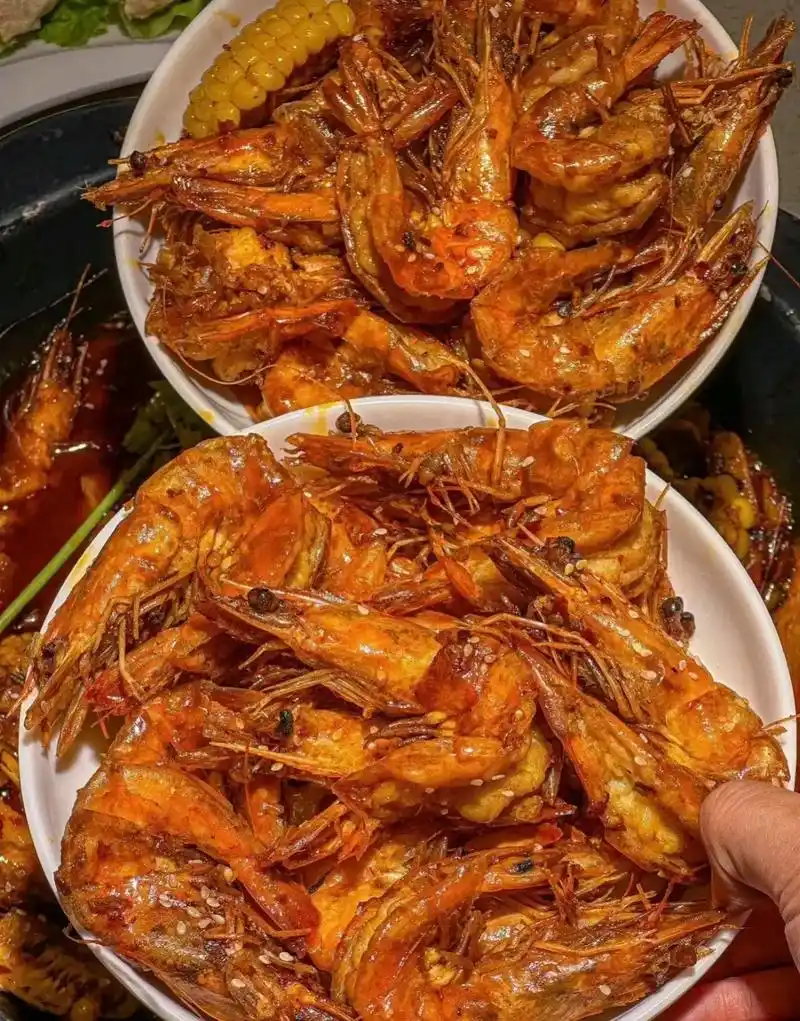 一锅开背虾,爱吃虾的人有福了.开了背的王婆大虾,谁能不香迷糊 - 抖音