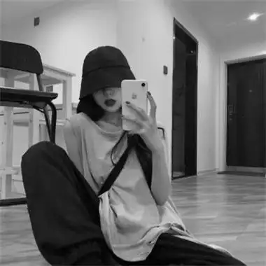 qq头像黑白女生霸气真人高清图片