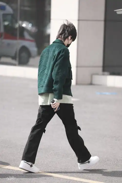 宋亚轩走路好有气势