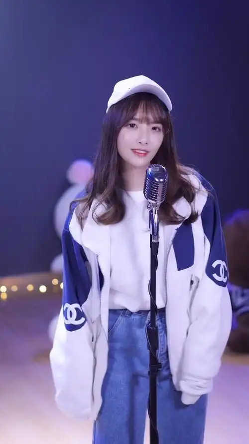 兔子牙翻唱超红单曲《侧脸》,我依旧记着你的容颜