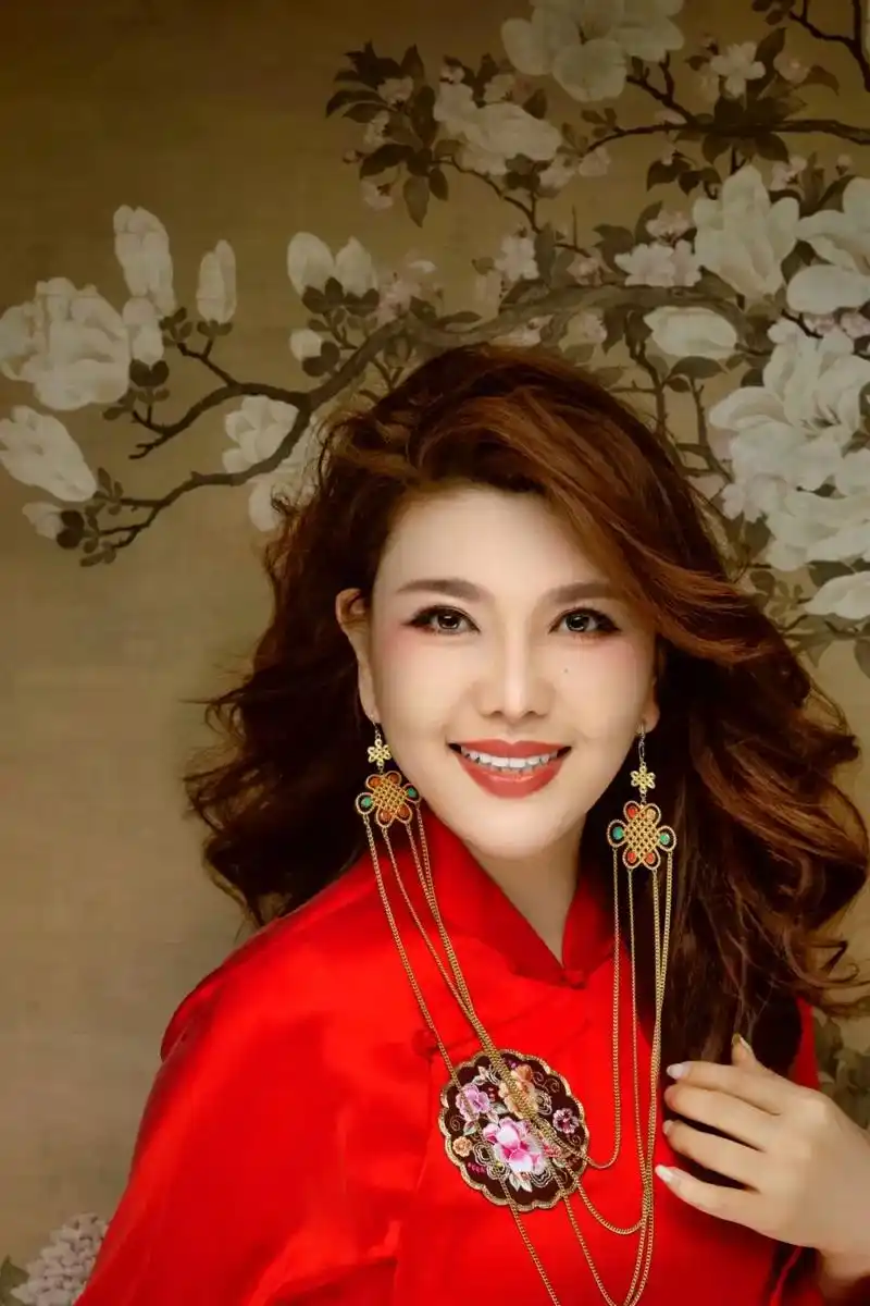 乌兰图雅的美人写真照