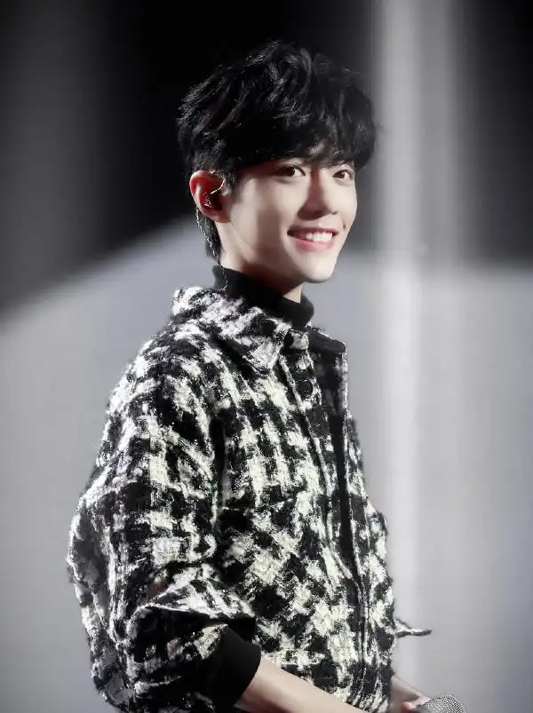 精选肖战治愈系笑容写真