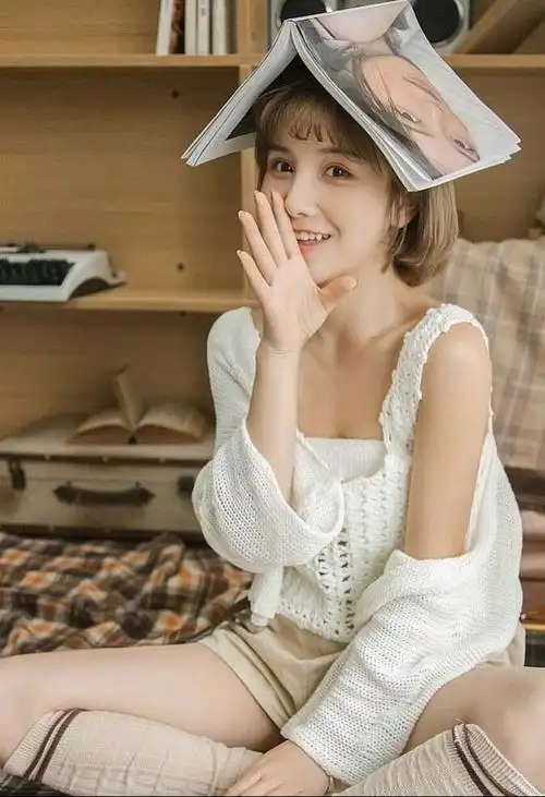 超好看的短发美女 甜美气质生活照_网易订阅