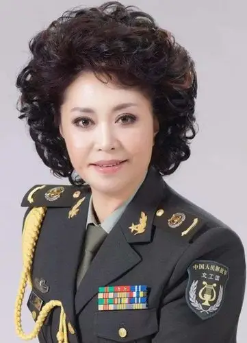 总政歌剧团女高音歌唱家,歌剧表演艺术家,国家一级演员.