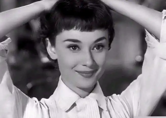 奥黛丽·赫本微笑动人