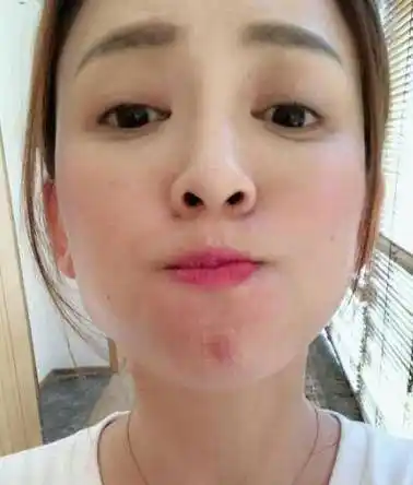 主要原因是她的身材保持得很好,一张娃娃脸,其实陈乔恩和唐嫣的情况很