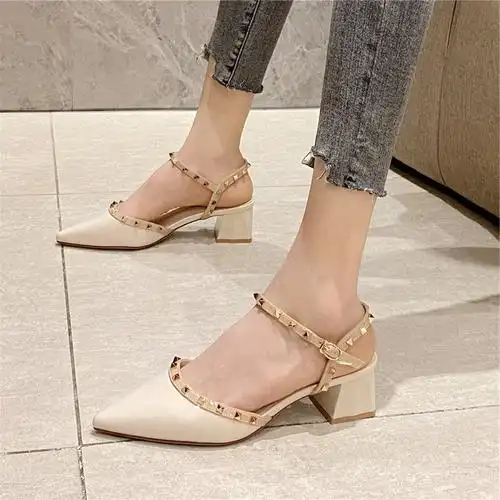时尚炸街高跟鞋粗跟铆钉尖头中跟柳丁性感包头时装凉鞋