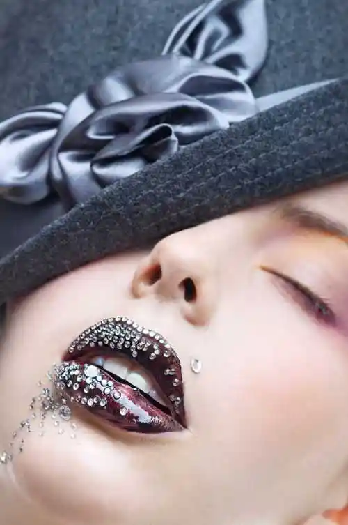 美女图片-黑色嘴唇素材-高清图片-摄影照片-寻图免费打包下载