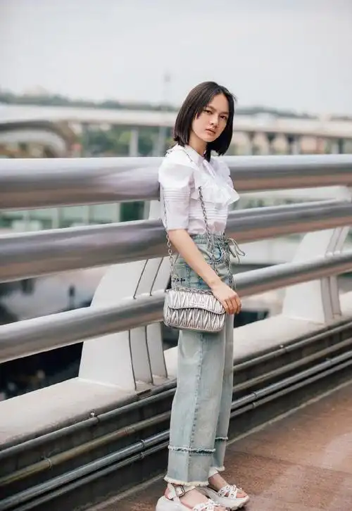 女演员文淇清新灵动甜美街拍