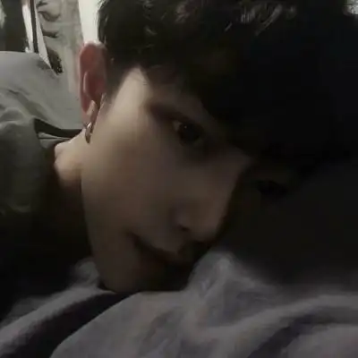 伤感冷漠男生头像