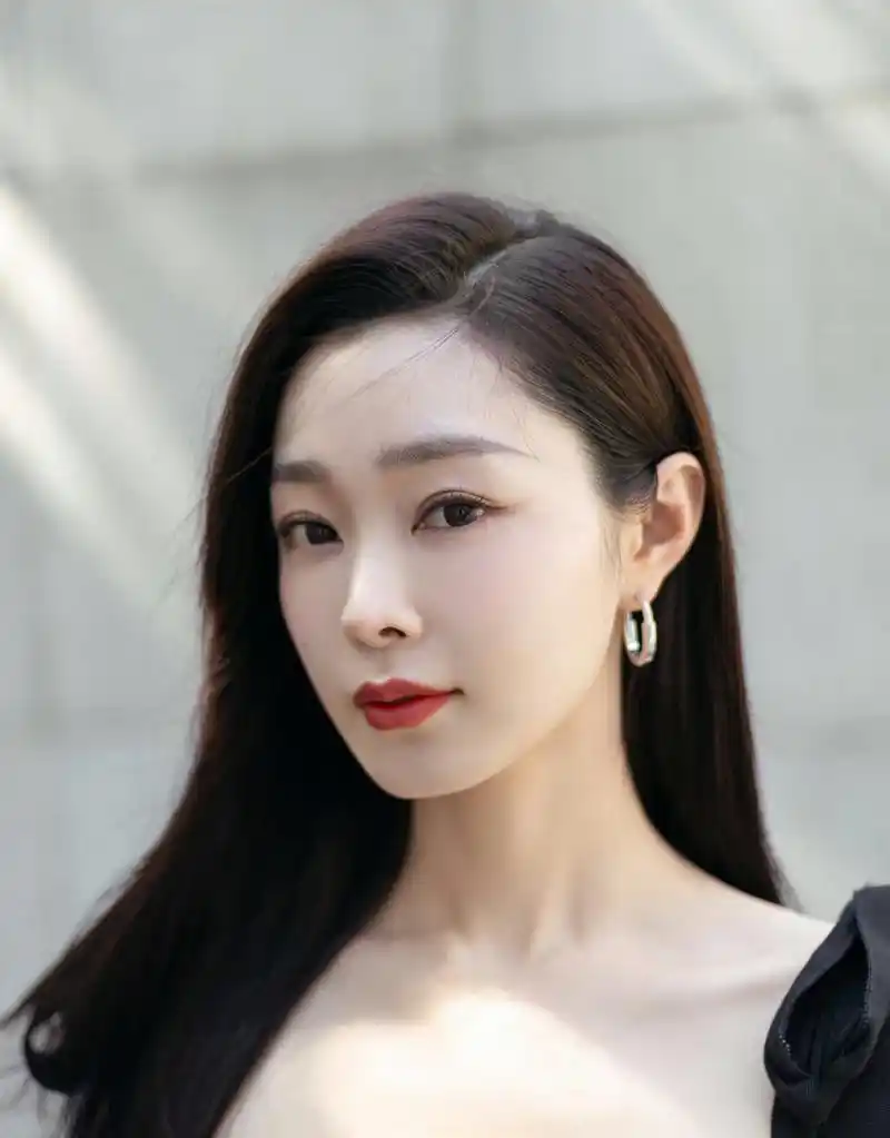 宋轶是不是所有男生都喜欢的类型不知道,只知道炒这种人设的都会翻车