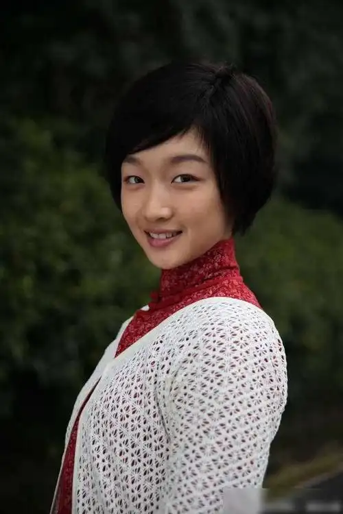 周冬雨10年前旧照曝光有没有整容一目了然