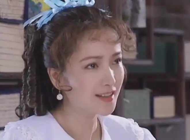 民国弹簧卷"造型,个个美得像洋娃娃,贵气扑面而来|旗袍|卷发|何晴