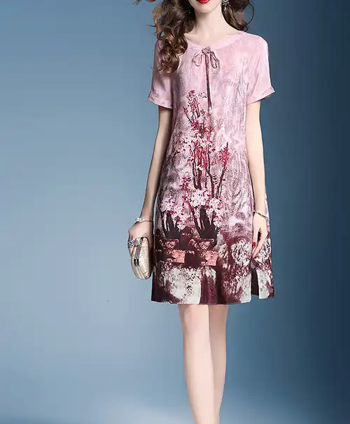 女人如果经济允许的话,多穿真丝连衣裙,遮肚显瘦又减龄