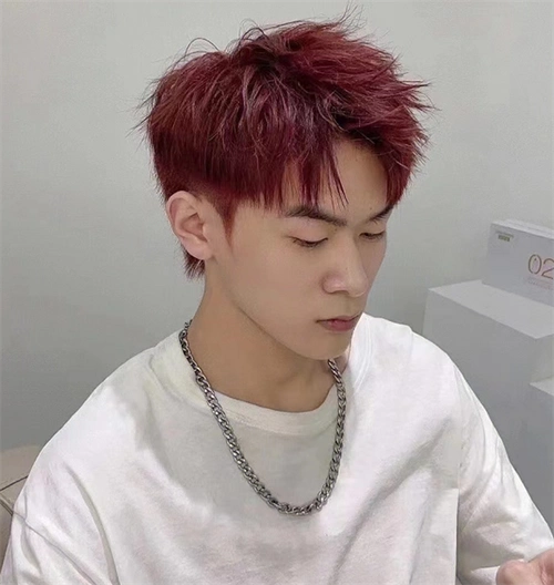 摩根烫对脸型没有太大要求的发型,也不用担心不会