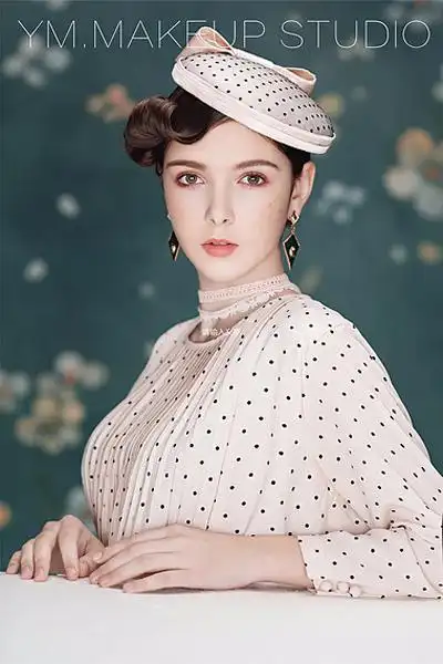 英式复古新娘造型 演绎别样风情