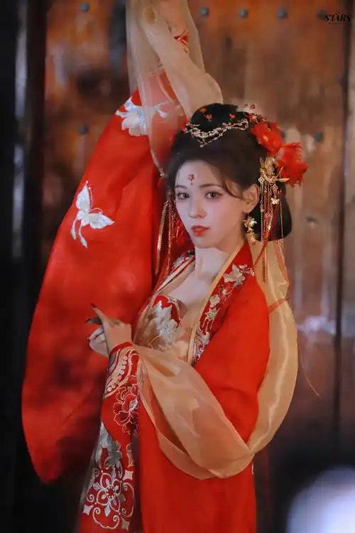 #张予曦红衣古装美到我失语#