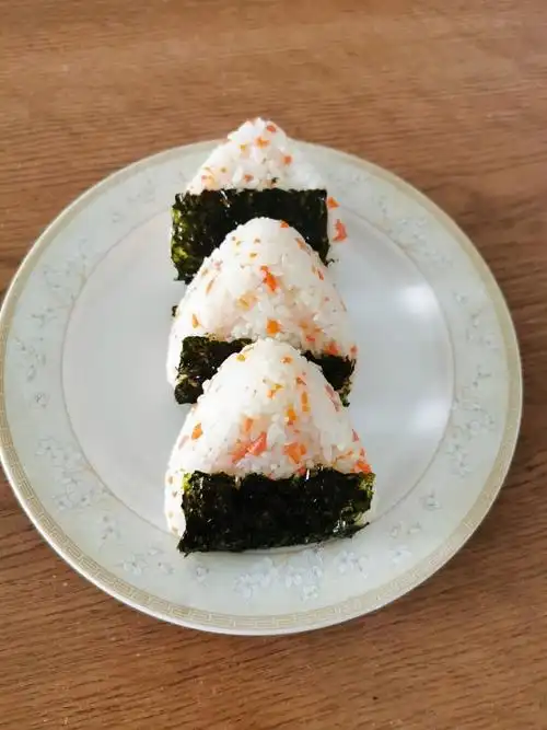 三角饭团的做法