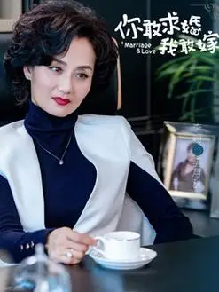 李月秋(李颖饰演)