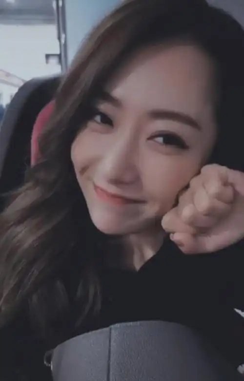 综艺节目也逐渐增多,《请叫我总监》《超时空罗曼史》《怦然再心动》