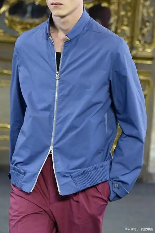 藏青色衣服这样搭好看又时尚