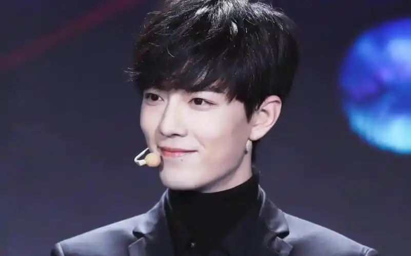 【肖战】刚出道一年的肖战,x玖少年团时期,25岁,真的少年感十足,帅爆