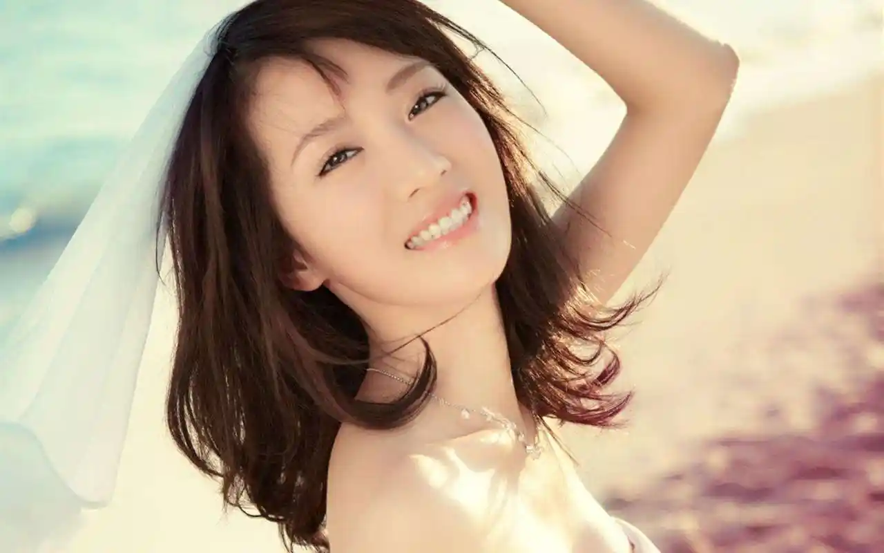 李念嫁富豪生两娃身价亿万,豪门少奶奶梦碎,瘦得让人心疼?