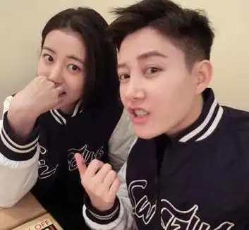 林弯弯的女朋友依依是谁 林弯弯的淘宝店叫什么 / 比乐族