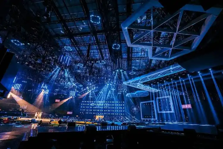 湖南卫视拼多多1111超拼夜活动策划的360全景舞台亮了