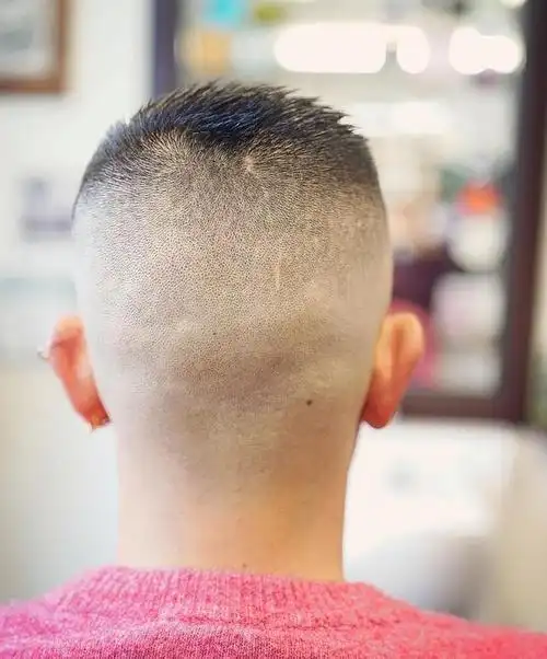 天热了,是该剪一款男士寸头了,真帅气