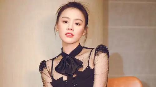 我第一次迷失自己,是在你闪烁的双眸里.