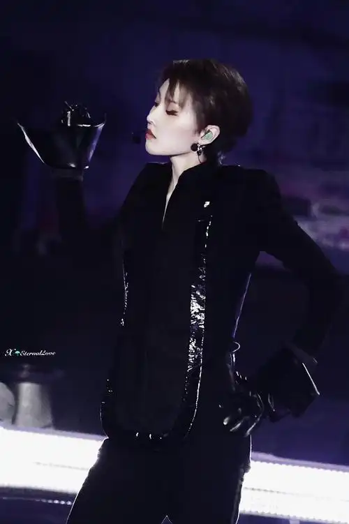 四处搜刮了一些雨昕今晚的神图真·女王驾到#刘雨昕暗夜女王