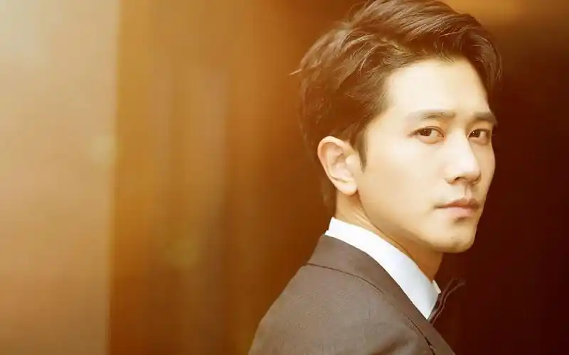 彭冠英直播cut傅慎行被女孩子亲是什么反应