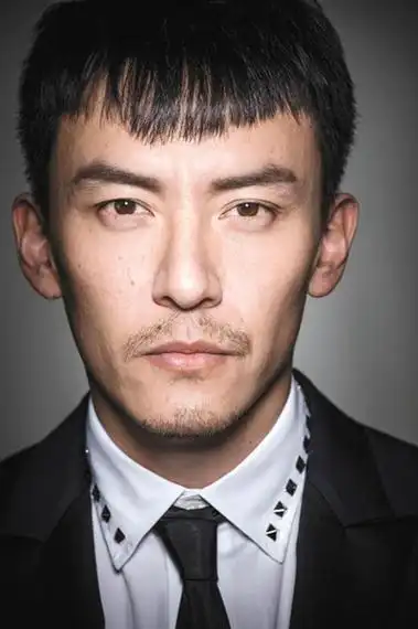 在龙先生里张震演的像是约翰尼德普