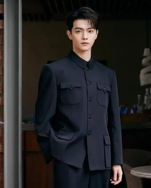 许凯soso气质的优越性是无时无刻在渗透和表现的,印尼的行程安排也超