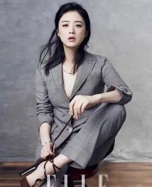 原创微胖界天花板41岁前凸后翘蒋欣的身材就是她最犀利的武