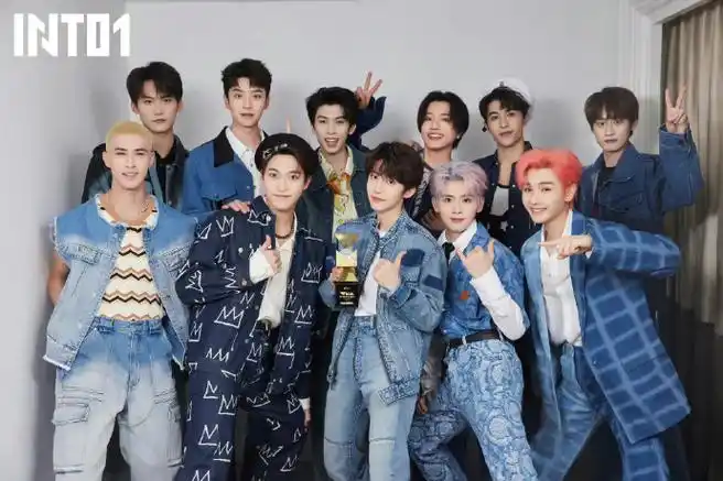 第一张合照#into1成员复刻成团后的第一张合照,谁懂啊,梦回2021创造营