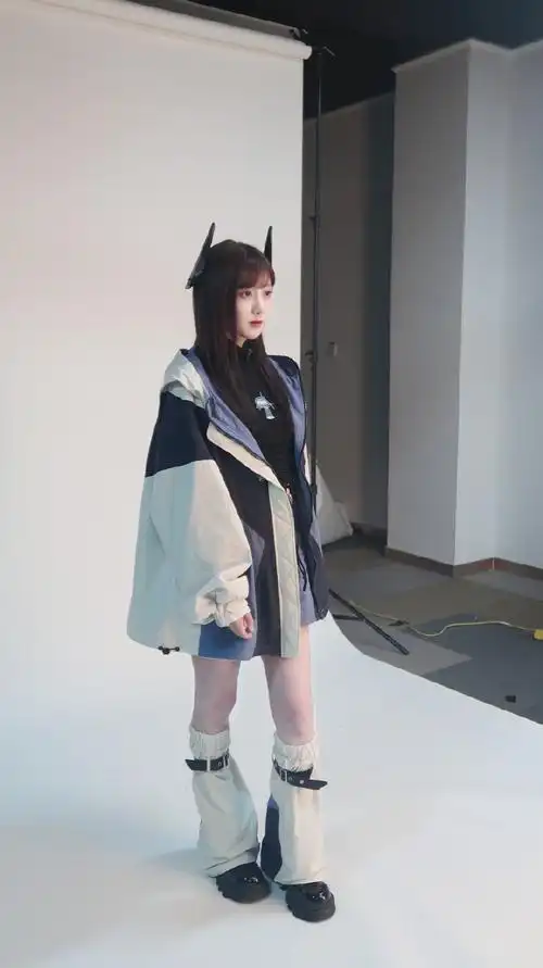 李艺彤胶个朋友