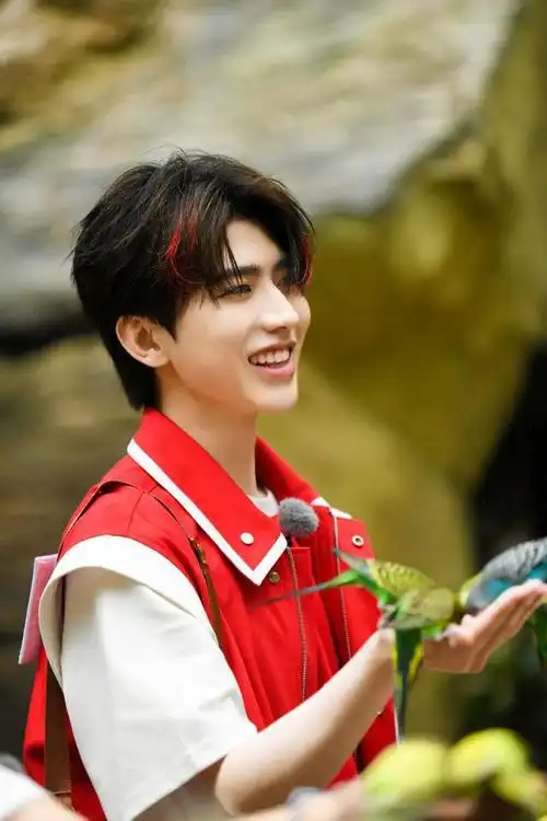 210612蔡徐坤奔跑吧正片播出被金靖逗到不敢说话耳朵都红了