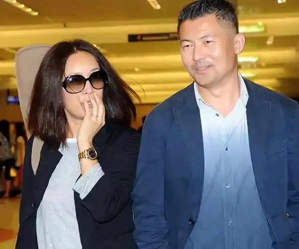 那英个人资料简介及("歌坛天后"那英出道34年,到底结了多少恩怨?