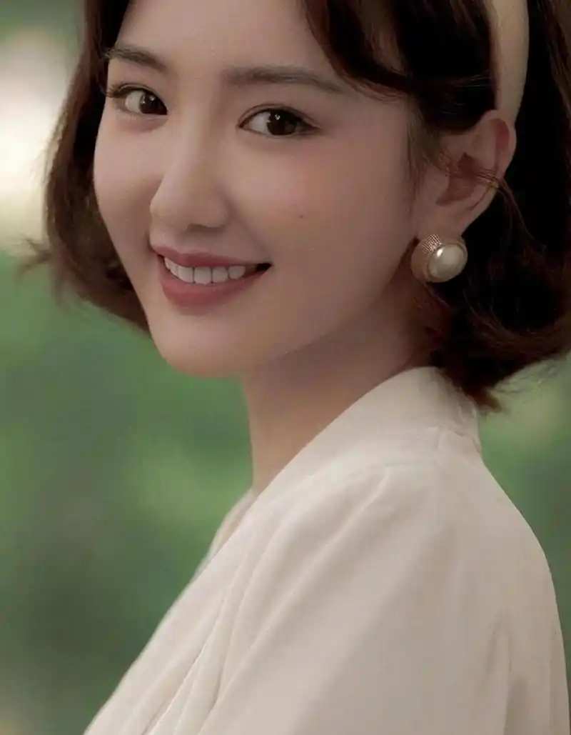 女星扎堆惊现"变脸"?杨紫张不开嘴,金晨认不出,谁成了意难平