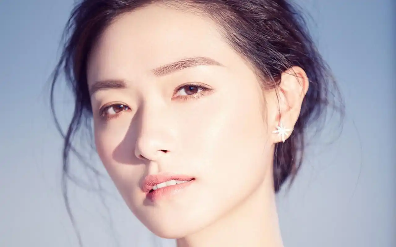 万茜优雅大气迷人写真图片电脑壁纸