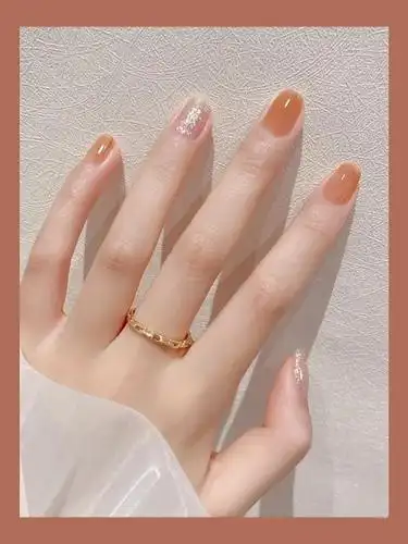 提高自身的精致,美甲是个不错的选择,点缀到细节之处的惊艳