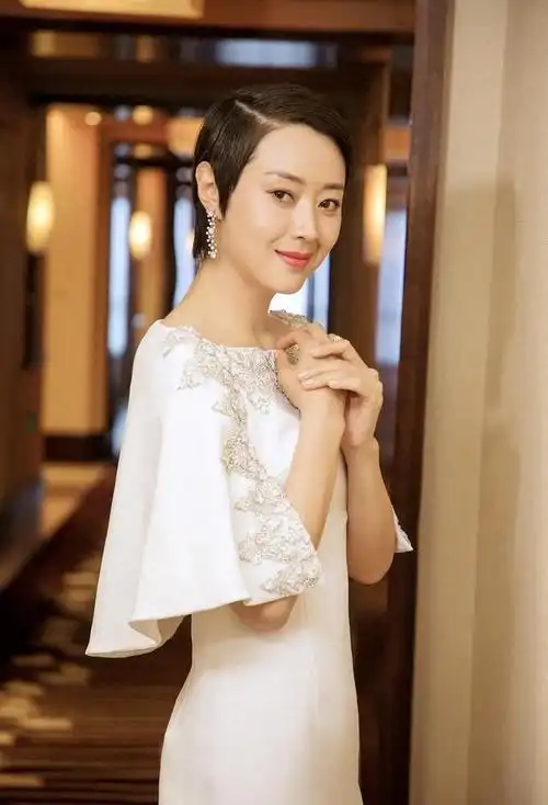 而她的这位老师,还有另一个学生,那就是范志博.