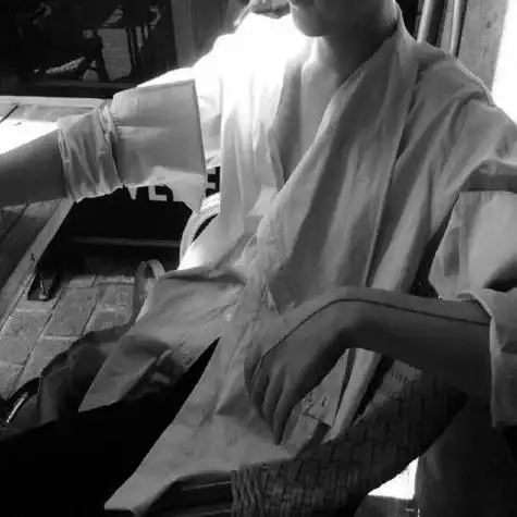 韩系拽拽的超帅男生真人头像黑白图片