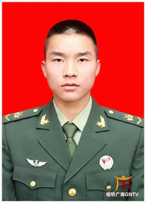 2017年9月入伍,中专文化,2020年6月入党,下士军衔,现为陆军某部班长