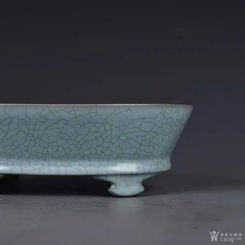 宋汝窑天蓝釉蟹爪纹水仙盆(乾隆御题铭文)