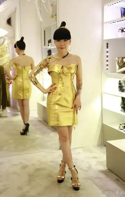 从高昂代言费到县城商演,歌手吴莫愁,她到底经历了什么?